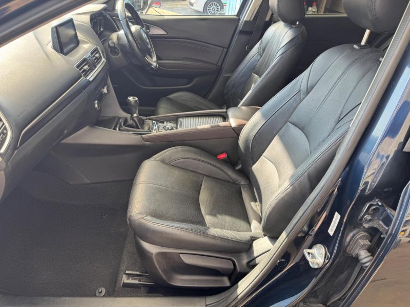 MAZDA MAZDA3