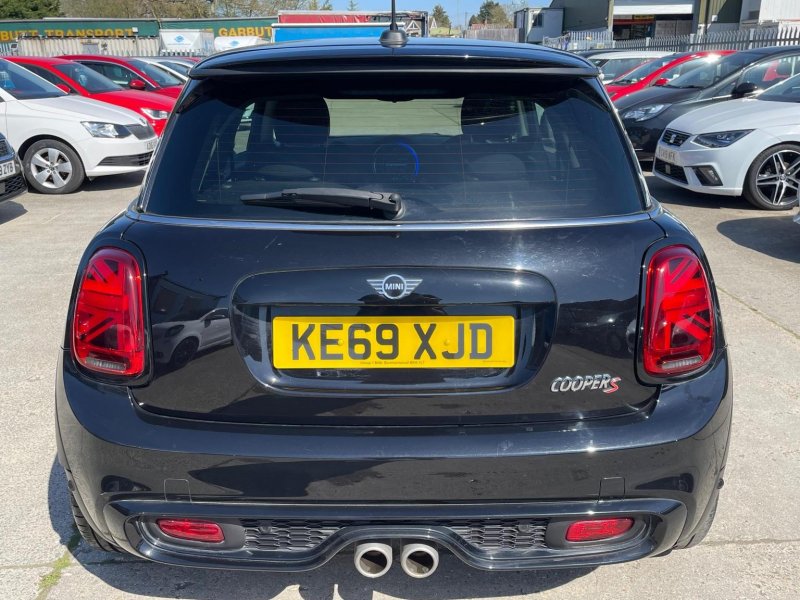 MINI HATCH