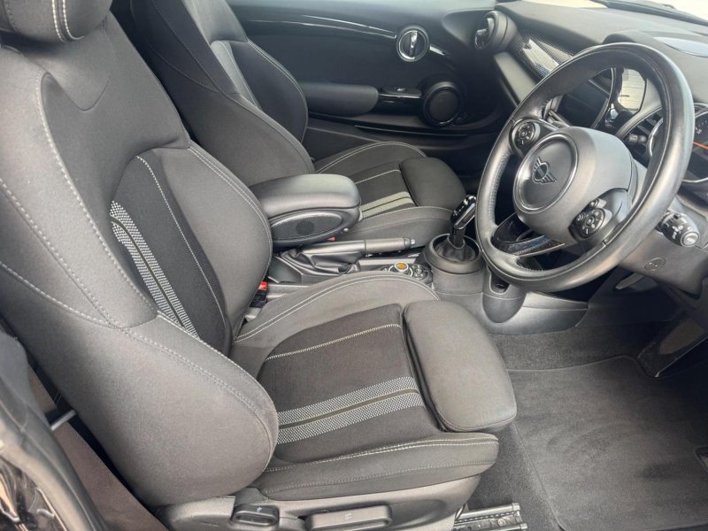 MINI HATCH
