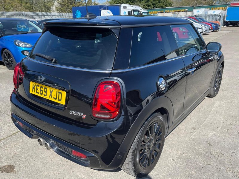 MINI HATCH